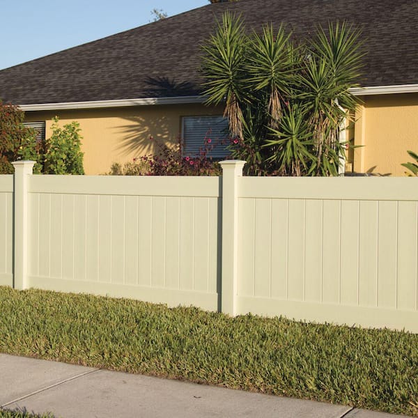 4. Vinyl Fences: Low-Maintenance and High Appeal