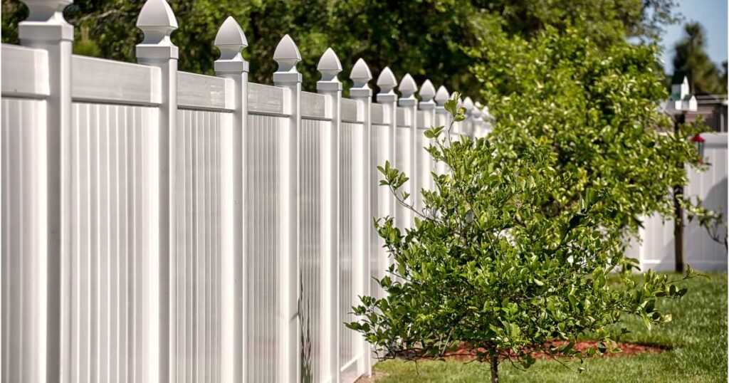 4. Vinyl Fences: Low-Maintenance and High Appeal