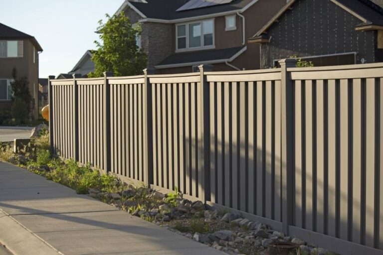 Choosing the Right Color for Your Fence