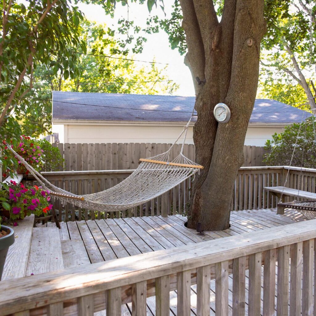 Enhancing Relaxation with Hammock-Style Fence Seats