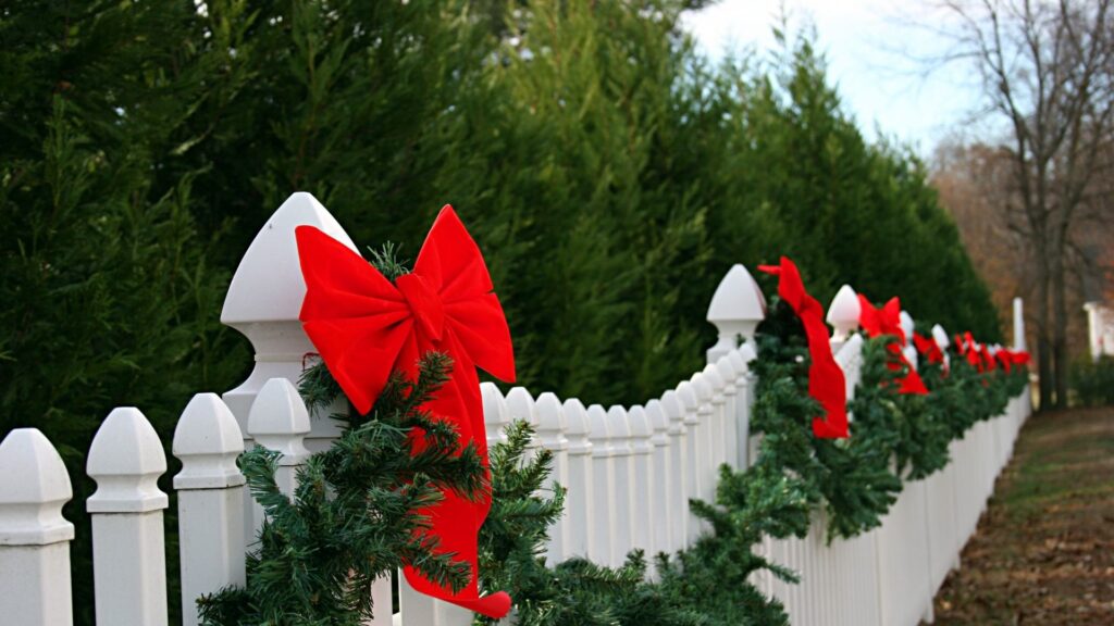 Fence Decorating Ideas for Holidays
