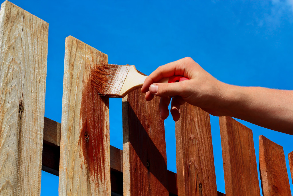 Fence Staining and Painting Tips