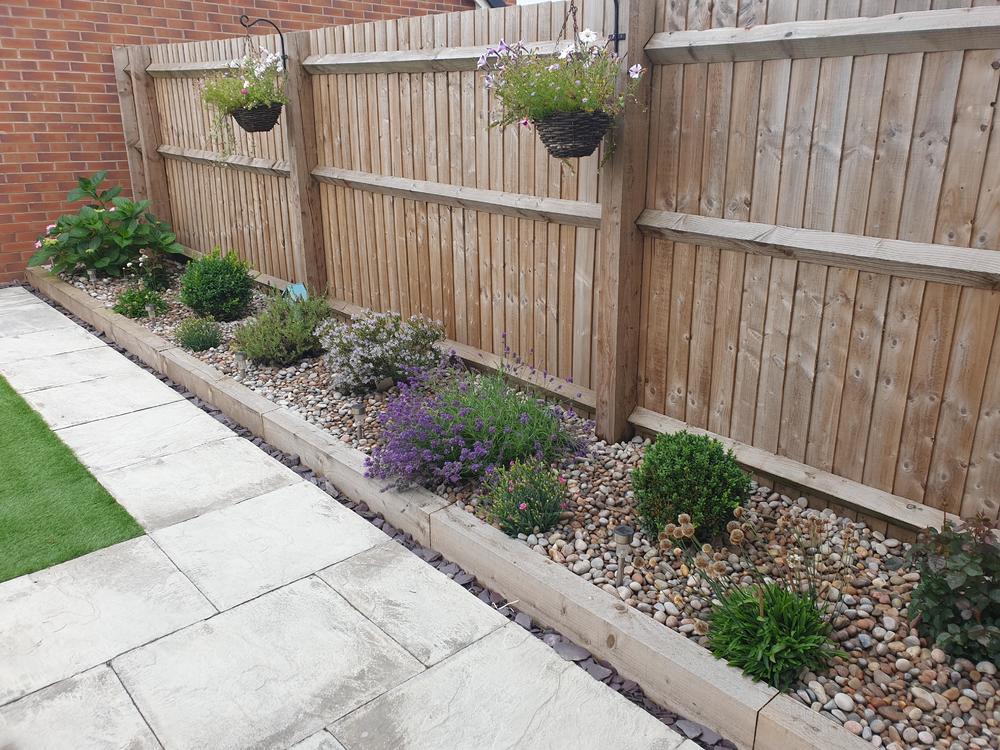 The Benefits of Adding Border Edging to Your Fence