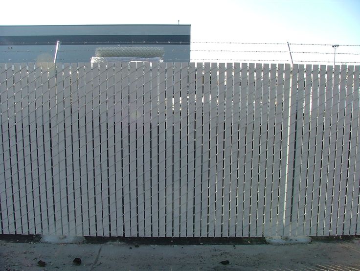 The Pros and Cons of Chain Link with Privacy Slats