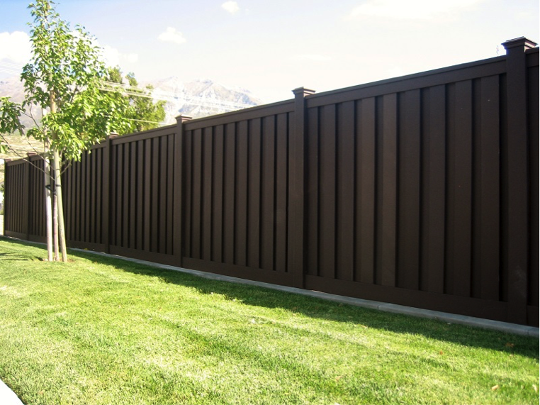 The Pros and Cons of Composite Fencing