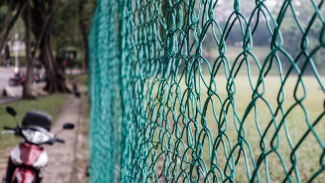 The Pros and Cons of Vinyl-Coated Chain Link Fencing