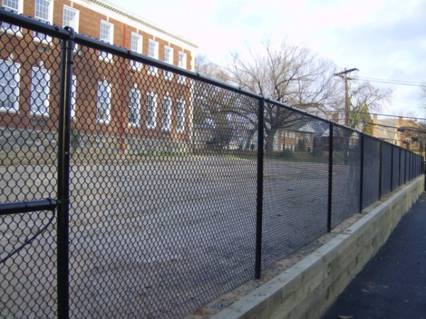 The Pros and Cons of Vinyl-Coated Chain Link Fencing