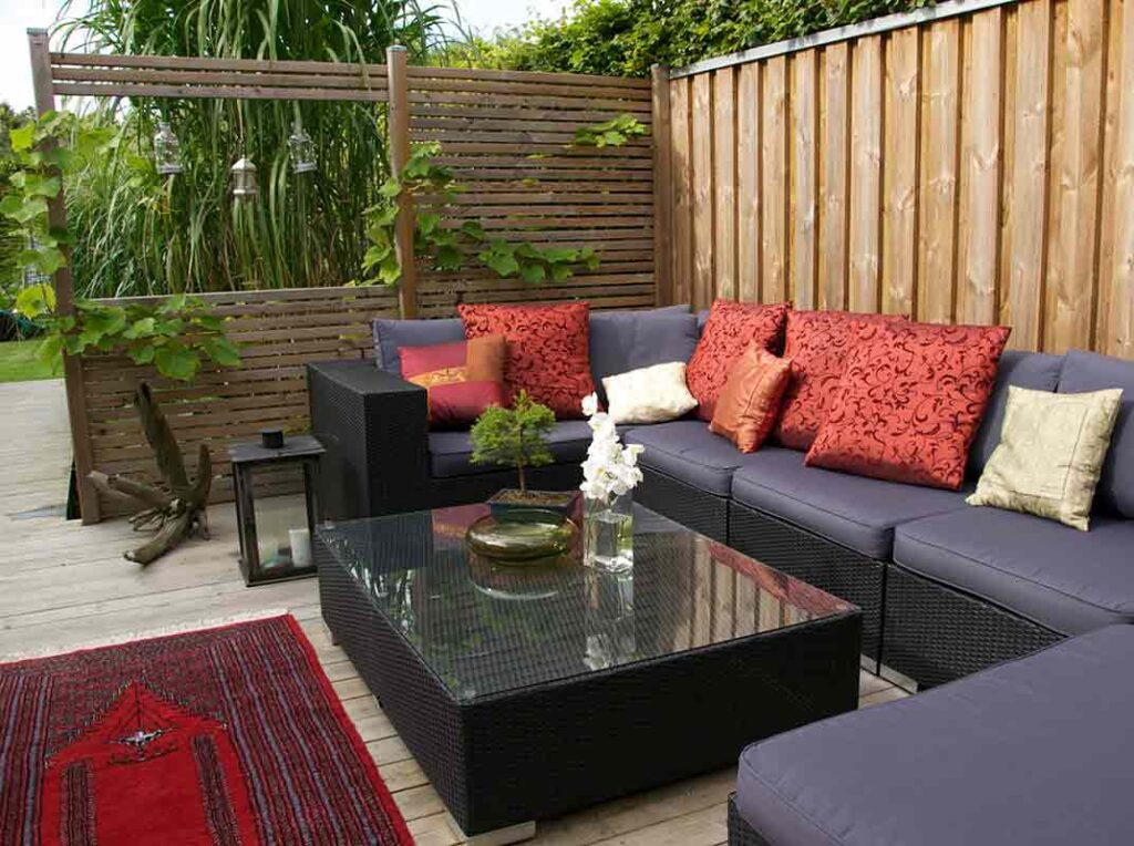 The Role of Fences in Creating Outdoor Rooms