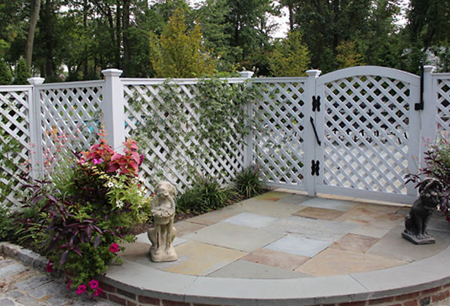 The Role of Fences in Creating Outdoor Rooms