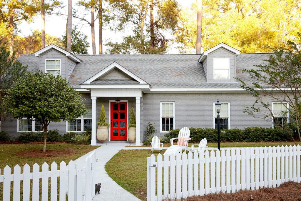 The Role of Fences in Enhancing Front Yard