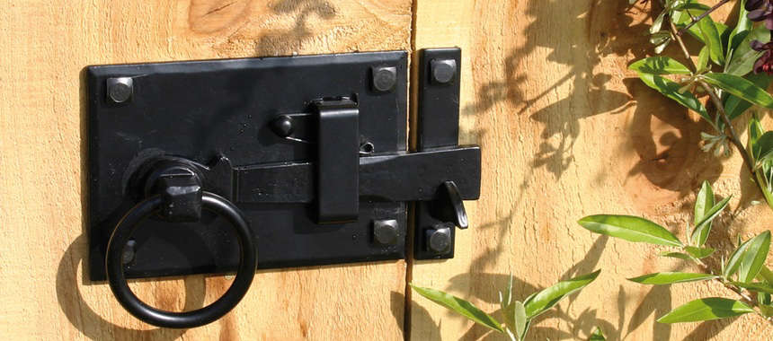 Tips for Choosing the Right Fence Gate Latch